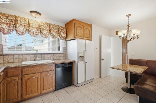 930 Castle St, San Leandro, CA 94578