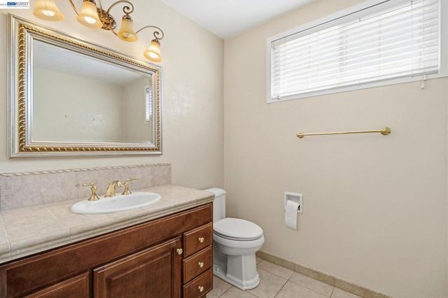 930 Castle St, San Leandro, CA 94578