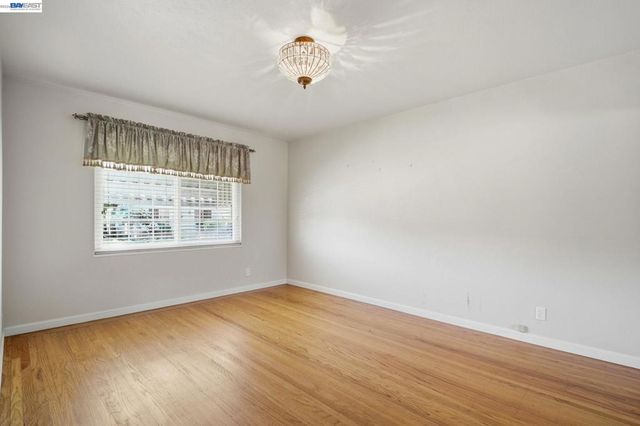 930 Castle St, San Leandro, CA 94578