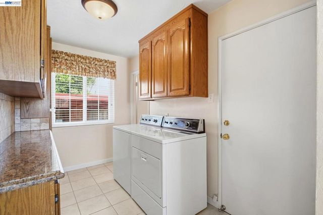 930 Castle St, San Leandro, CA 94578