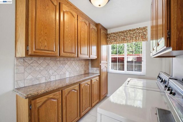 930 Castle St, San Leandro, CA 94578
