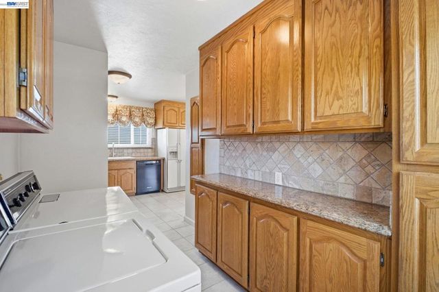 930 Castle St, San Leandro, CA 94578