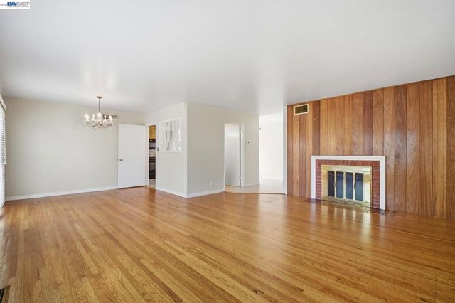 930 Castle St, San Leandro, CA 94578