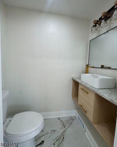 106 Cregar Rd, High Bridge Boro, NJ 08829