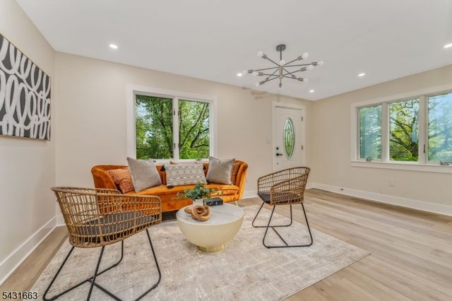 106 Cregar Rd, High Bridge Boro, NJ 08829
