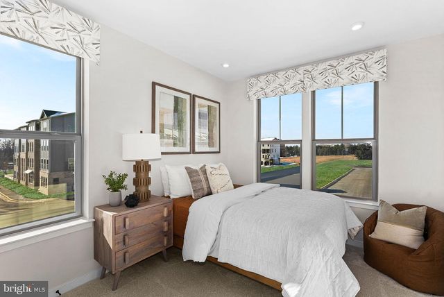 2461 MYSTIC MAROON TER, Ashburn, VA 20147