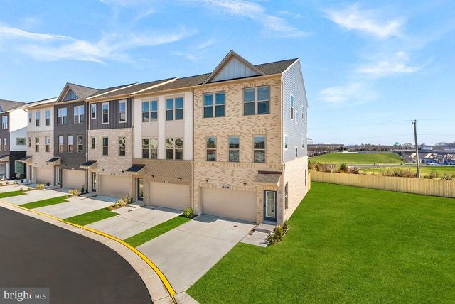 2461 MYSTIC MAROON TER, Ashburn, VA 20147