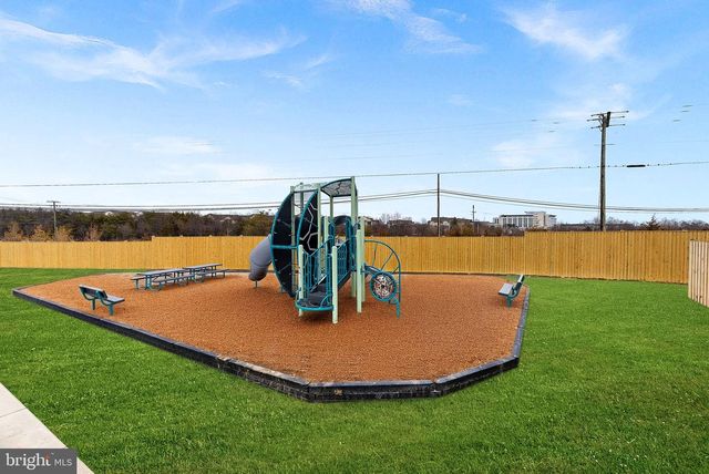 2461 MYSTIC MAROON TER, Ashburn, VA 20147