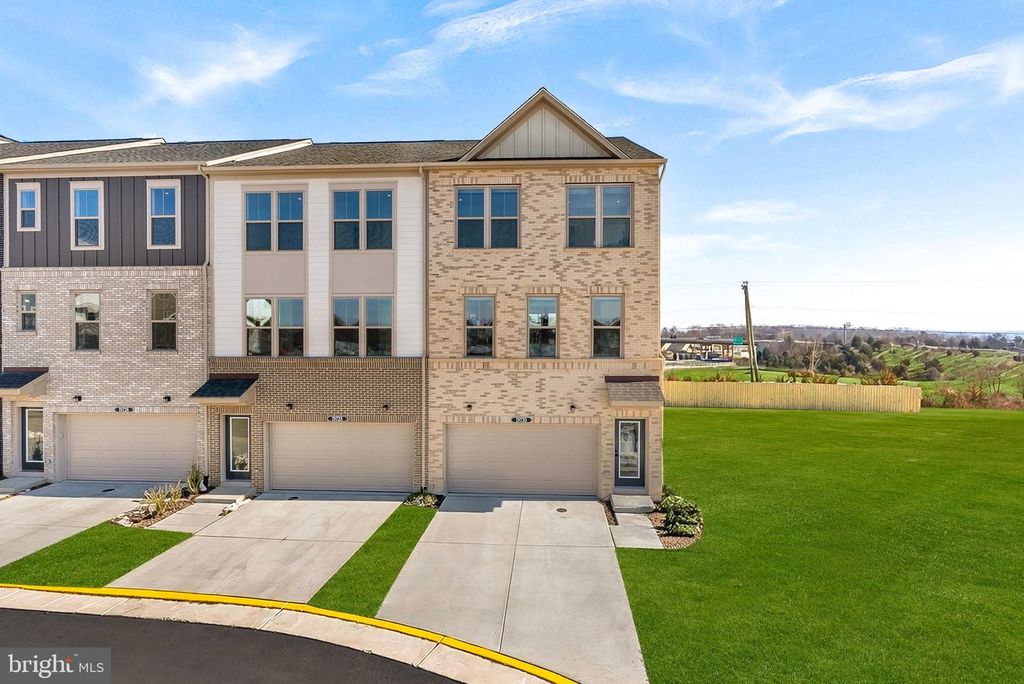 2461 MYSTIC MAROON TER, Ashburn, VA 20147