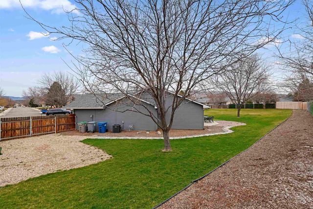 1907 E Pineridge Drive, Boise, ID 83716