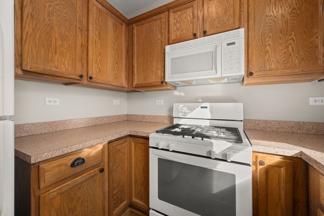 1526 Grand Drive 5, Dekalb, IL 60115