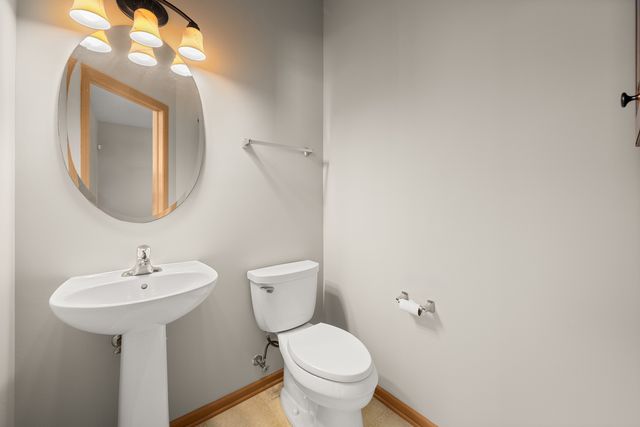 1526 Grand Drive 5, Dekalb, IL 60115