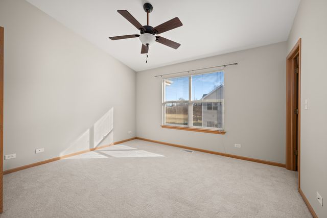 1526 Grand Drive 5, Dekalb, IL 60115