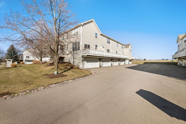 1526 Grand Drive 5, Dekalb, IL 60115