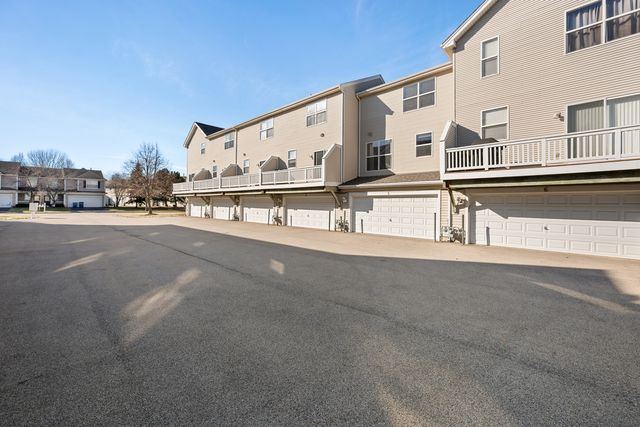 1526 Grand Drive 5, Dekalb, IL 60115