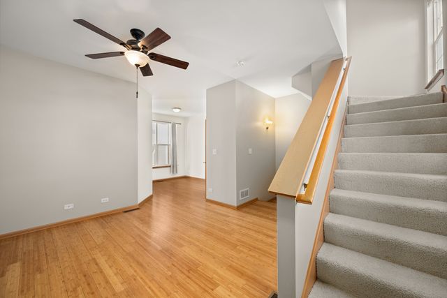 1526 Grand Drive 5, Dekalb, IL 60115