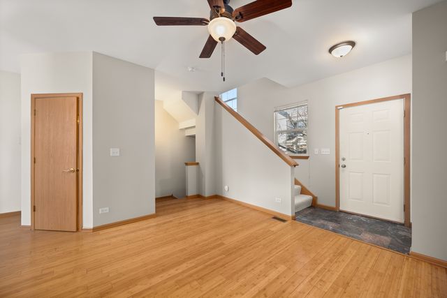 1526 Grand Drive 5, Dekalb, IL 60115