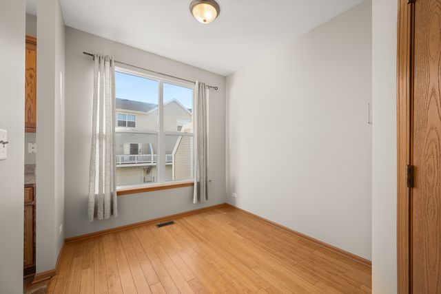 1526 Grand Drive 5, Dekalb, IL 60115