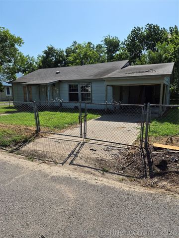 503 N Broadway, Checotah, OK 74426