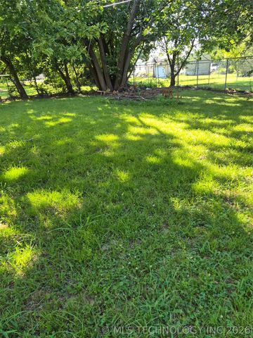 503 N Broadway, Checotah, OK 74426