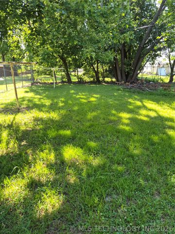 503 N Broadway, Checotah, OK 74426