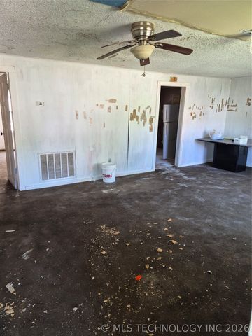 503 N Broadway, Checotah, OK 74426