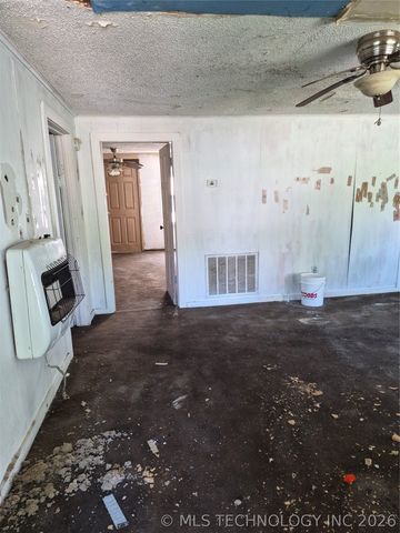 503 N Broadway, Checotah, OK 74426