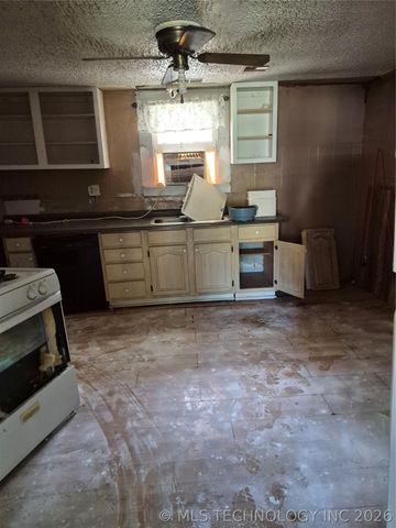 503 N Broadway, Checotah, OK 74426