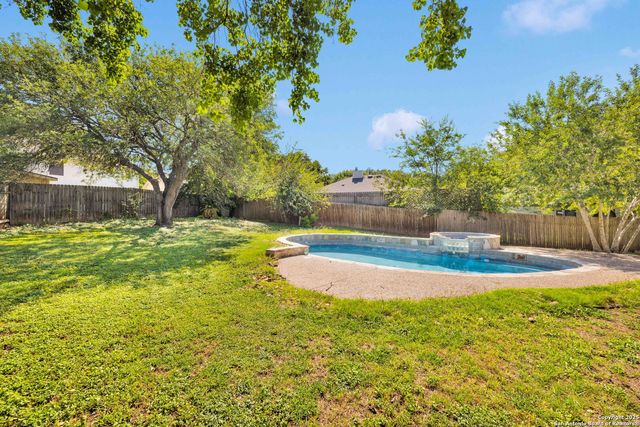 8802 Boise Hills Dr, San Antonio, TX 78250