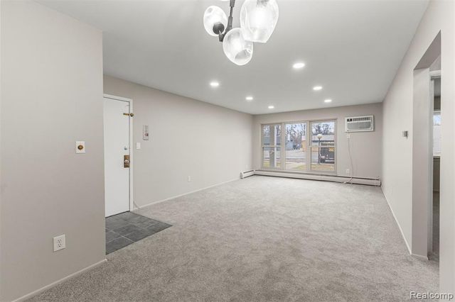 26305 W 7 Mile Road 101, Redford, MI 48240