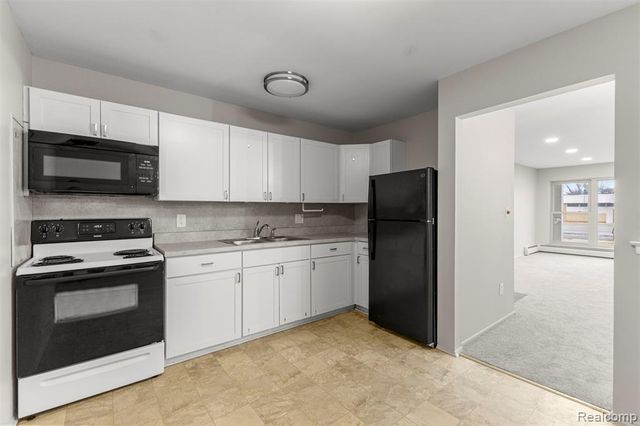 26305 W 7 Mile Road 101, Redford, MI 48240