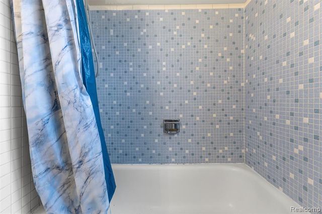 26305 W 7 Mile Road 101, Redford, MI 48240