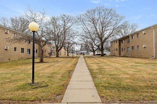 26305 W 7 Mile Road 101, Redford, MI 48240