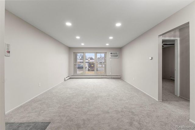 26305 W 7 Mile Road 101, Redford, MI 48240