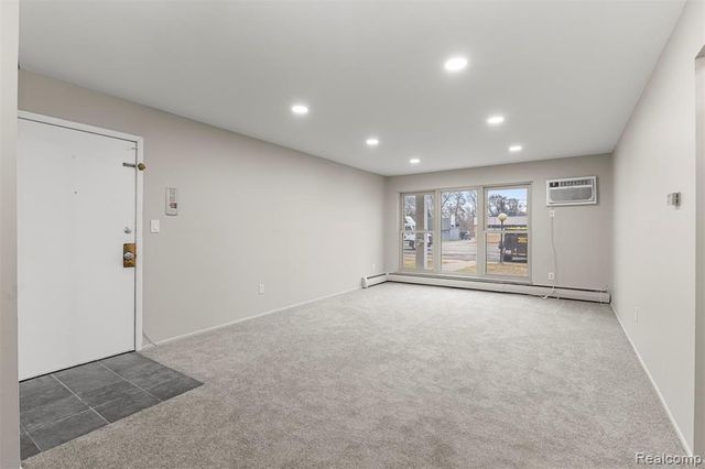 26305 W 7 Mile Road 101, Redford, MI 48240