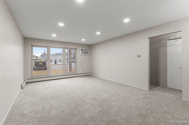 26305 W 7 Mile Road 101, Redford, MI 48240