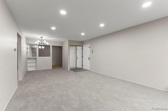 26305 W 7 Mile Road 101, Redford, MI 48240