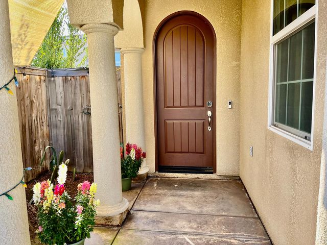 2845 E Goshen, Fresno, CA 93720