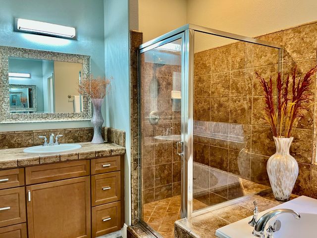 2845 E Goshen, Fresno, CA 93720