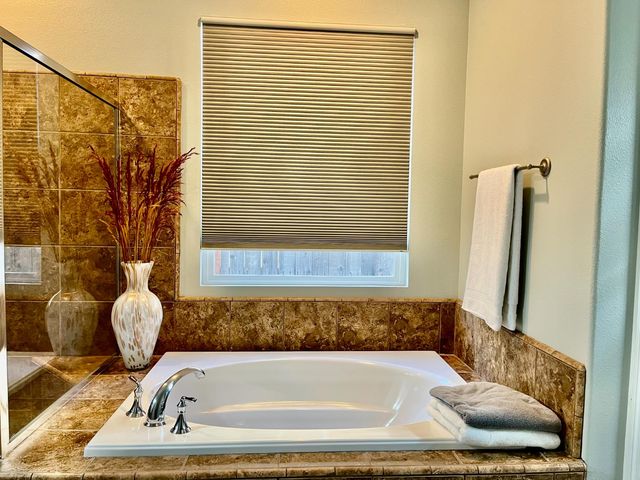 2845 E Goshen, Fresno, CA 93720