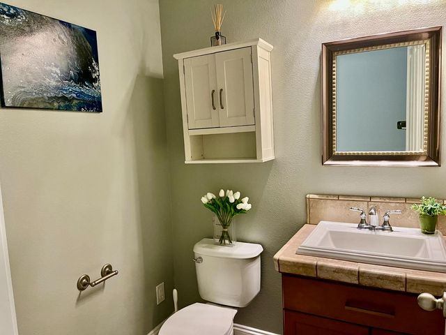 2845 E Goshen, Fresno, CA 93720