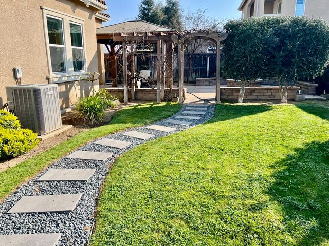 2845 E Goshen, Fresno, CA 93720