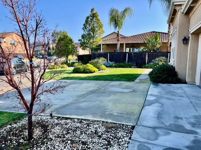 2845 E Goshen, Fresno, CA 93720