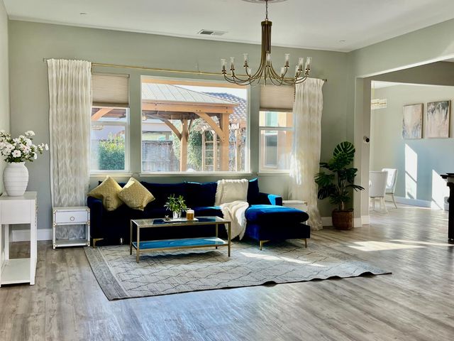 2845 E Goshen, Fresno, CA 93720