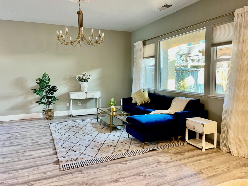 Image 10 of property listing at 2845 E Goshen, Fresno, CA 93720