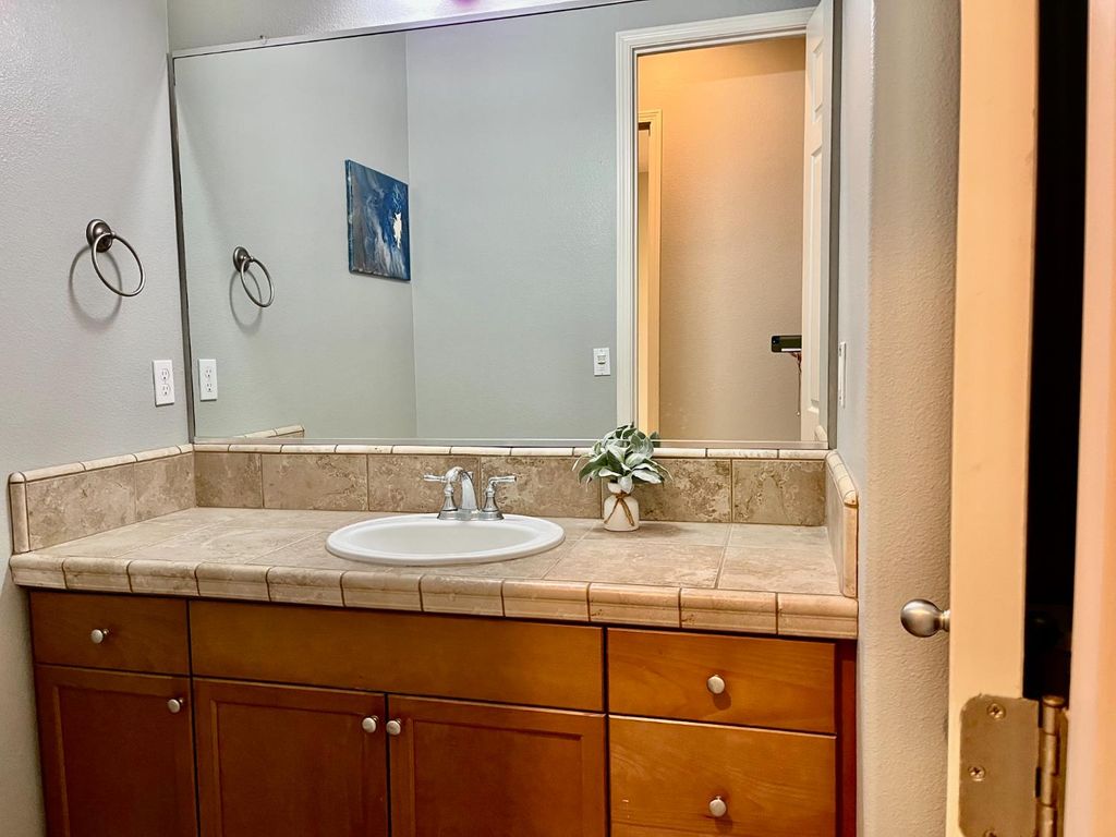 Image 28 of property listing at 2845 E Goshen, Fresno, CA 93720