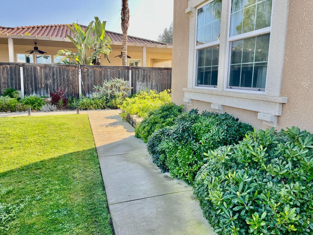 Image 6 of property listing at 2845 E Goshen, Fresno, CA 93720