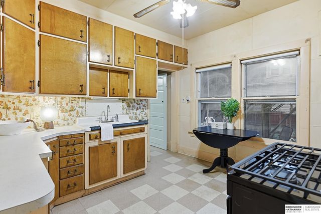 7916 N 30th Street, Omaha, NE 68122