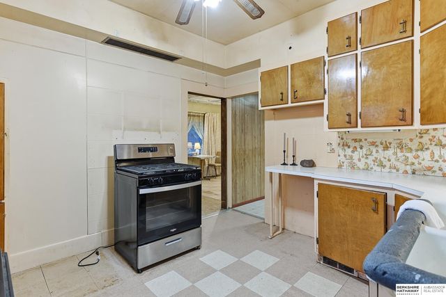 7916 N 30th Street, Omaha, NE 68122