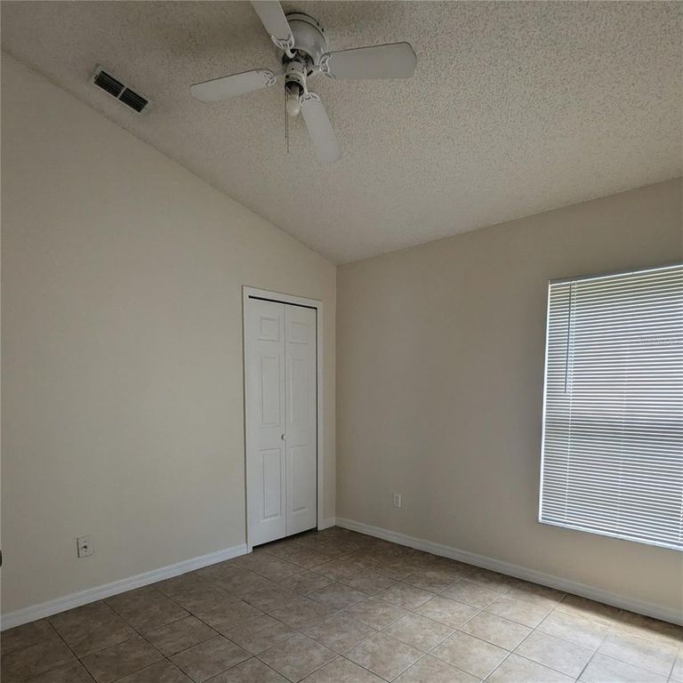Image 7 of property listing at 13712 DEVLIN COURT, Orlando, FL 32837